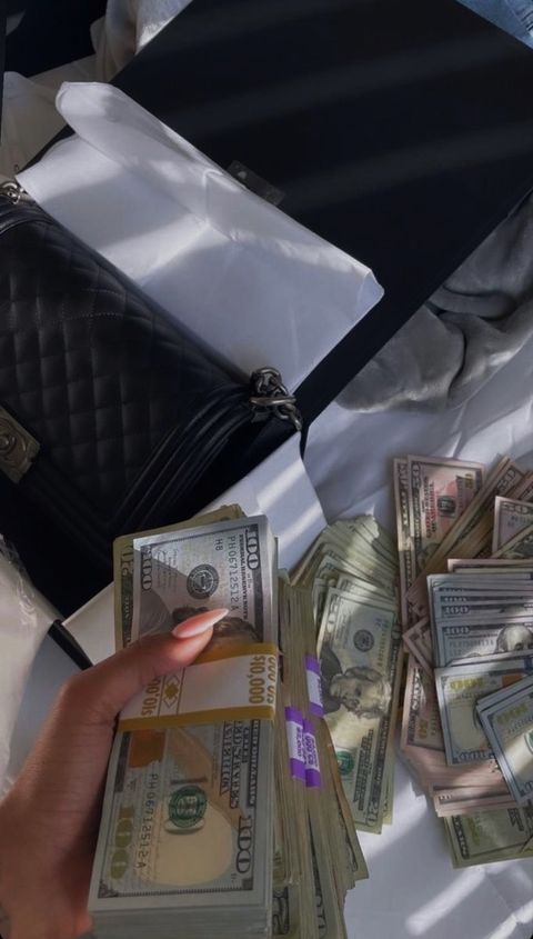 I attract money all the time 💵 | sofiaafranco1 | VSCO